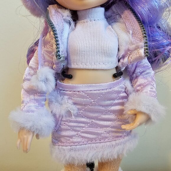MGA Entertainment Rainbow High Winter Break Violet Willow Doll w/ Outfit 10.5" - Picture 5 of 12